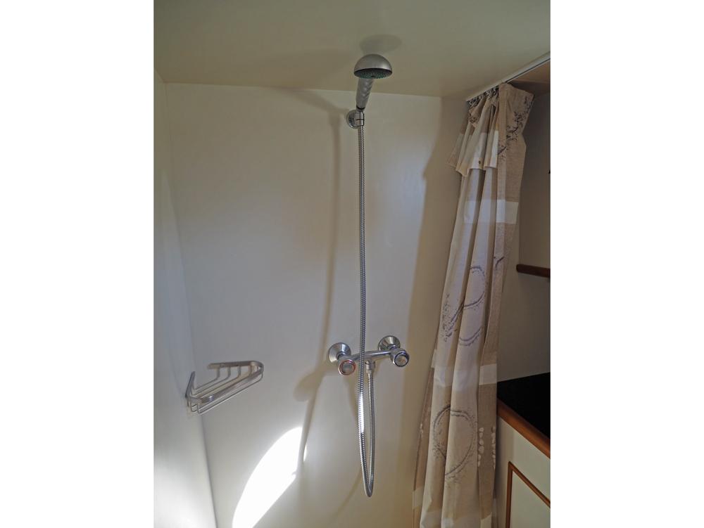 Cabin en avant, H&eacute;bergements